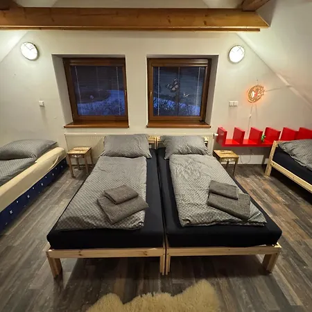 빌라 Pod Platanem